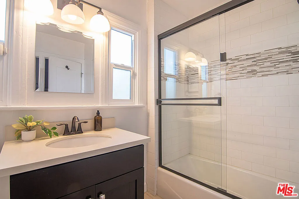 502 N Crescent Heights Boulevard, Los Angeles, California 90048 home-pic-20